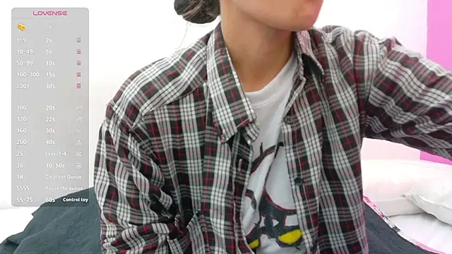 yourcuteneighbourr online show from March 10, 2:48 am