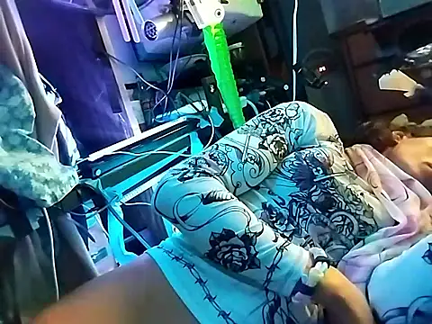 gurlnips online show from March 11, 12:31 pm