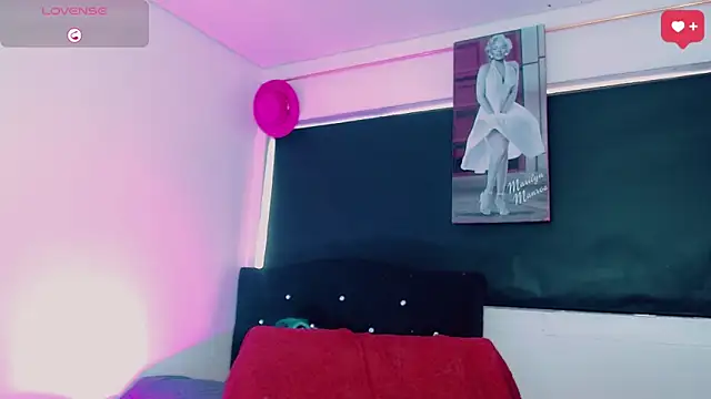 Kendall hornyy online show from June 16, 8:21 pm
