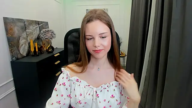 MileyWings online show from April 3, 1:42 pm