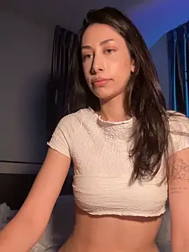 Sophiehii online show from March 24, 2:00 pm