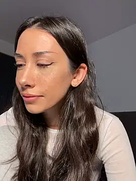 Sophiehii online show from July 31, 4:30 pm