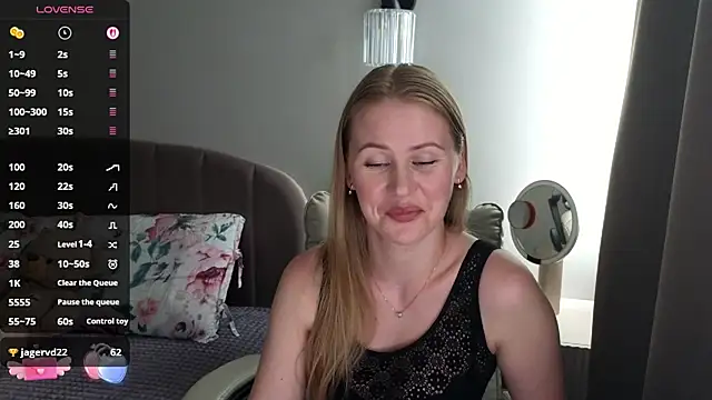 IsabelAllen online show from July 14, 2:22 pm
