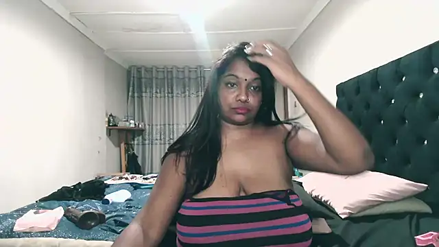 Indianmayaxoxo online show from April 14, 3:45 pm