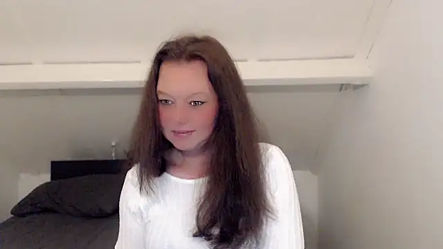 Snapshot of roxanna24 chatting on February 28, 10:31 pm roxanna24 online show from February 28, 10:31 pm