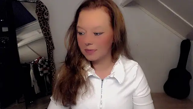 Snapshot of roxanna24 chatting on March 17, 10:03 pm roxanna24 online show from March 17, 10:03 pm