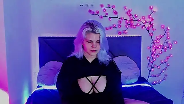 JoannLowe online show from May 25, 7:46 pm