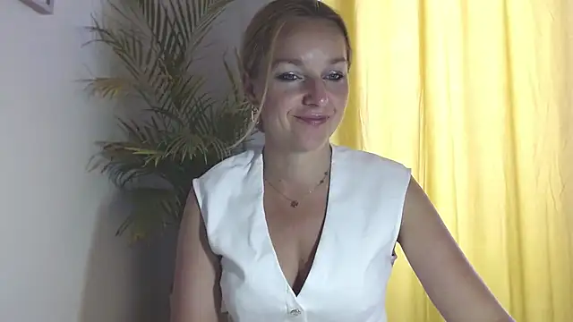 AliciaDesire online show from July 3, 5:57 am