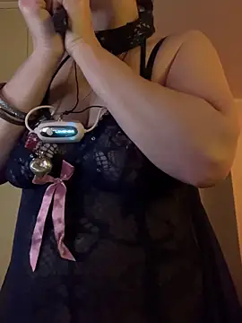 CUMFOREVERY1nTitTiES2 online show from February 3, 2:53 am
