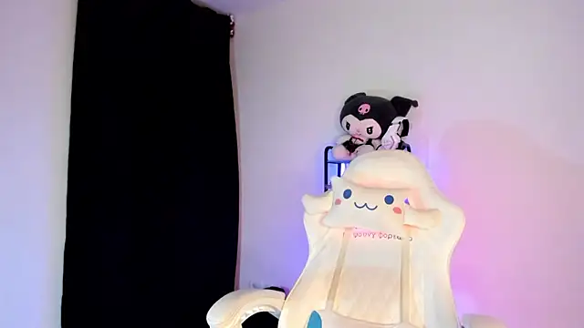 meganthompsonn22 online show from March 6, 8:31 am