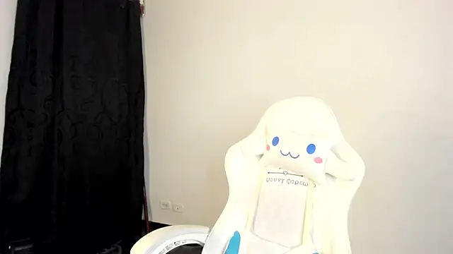 meganthompsonn22 online show from April 9, 9:59 am