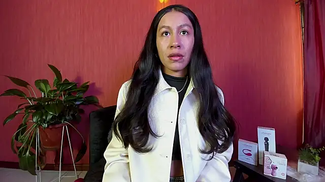 EmiGomez  online show from April 6, 1:01 pm