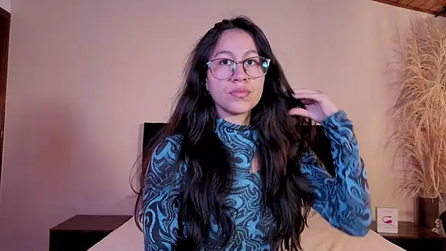 EmiGomez  online show from May 21, 1:31 pm
