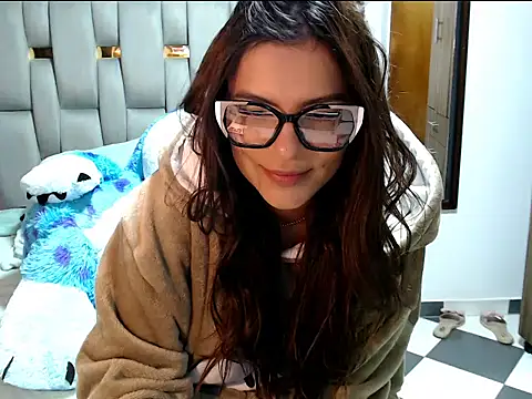 lindacutferrer online show from May 16, 1:41 am
