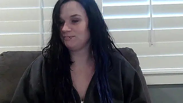 CherryWilde online show from February 18, 5:45 pm