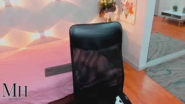 MizzHell online show from April 6, 4:01 am