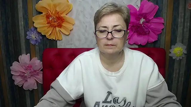 EmiliaGree online show from April 25, 5:10 pm