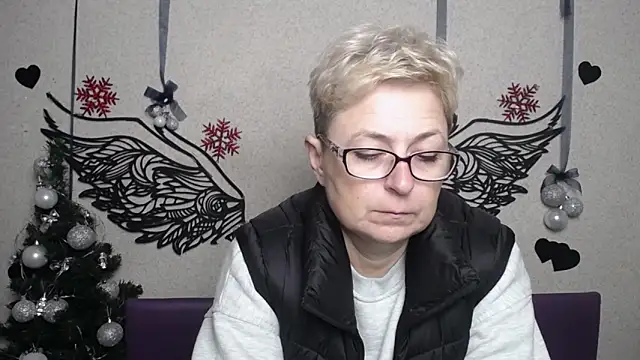 EmiliaGree online show from December 20, 6:34 pm