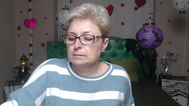 EmiliaGree online show from November 8, 6:18 am