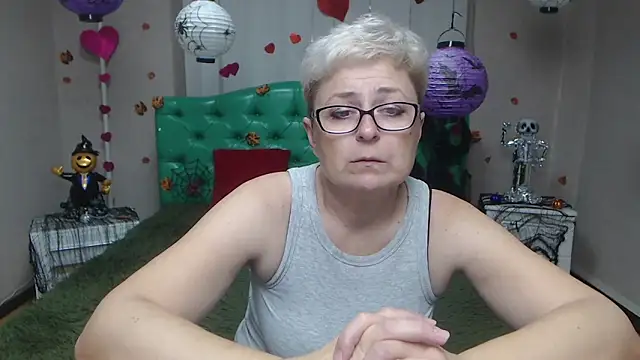 EmiliaGree online show from October 29, 6:10 pm