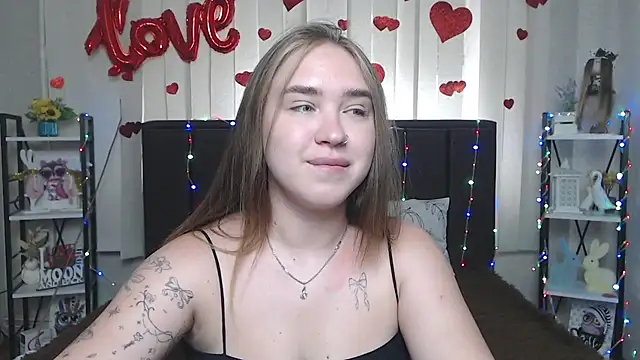LauraHlot online show from July 6, 8:19 am