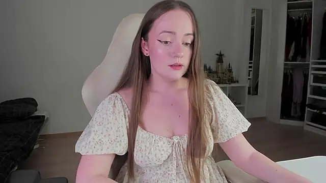 WalkingGirl online show from March 23, 4:35 pm