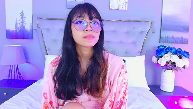 Yommi Winx online show from October 2, 9:09 pm