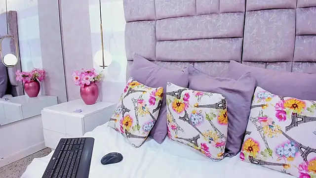 melaniee jones online show from March 6, 5:30 pm