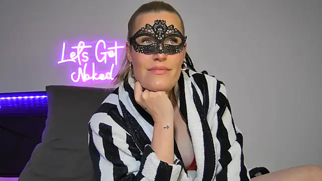 Sissy-Bee online show from May 28, 6:17 pm