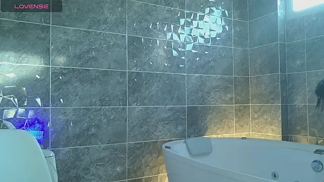 elines  online show from December 15, 9:09 pm