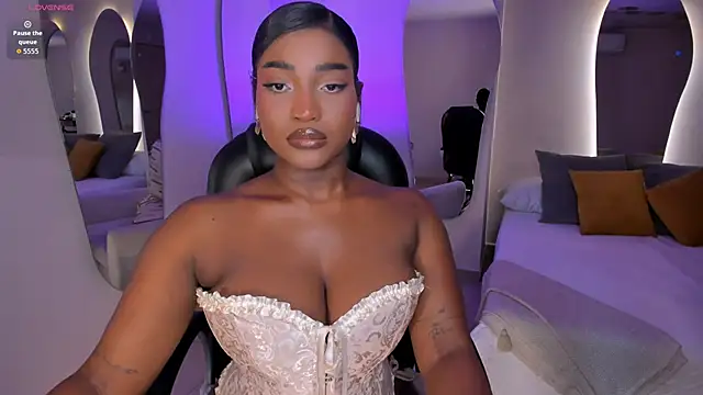 SavannahStorm online show from April 10, 1:17 pm