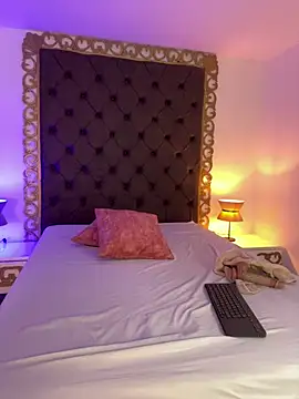 Adel Nesbiit online show from July 16, 6:56 pm