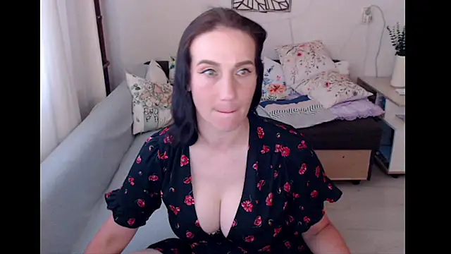 pepper milf online show from June 14, 3:45 pm