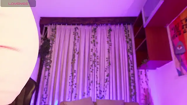 LiaFlowers online show from February 4, 11:35 am