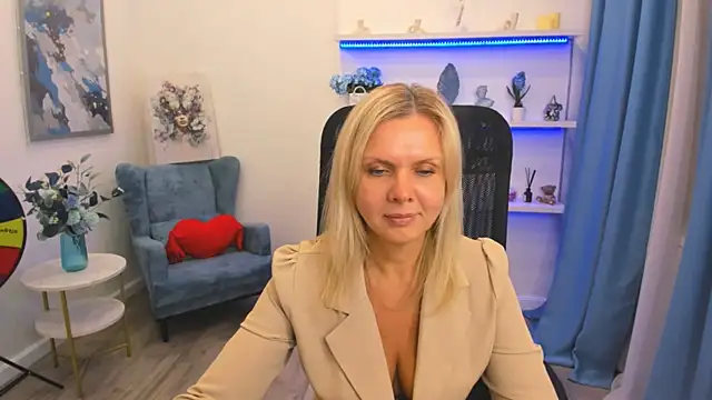 AgathaKlouin online show from April 16, 9:39 pm