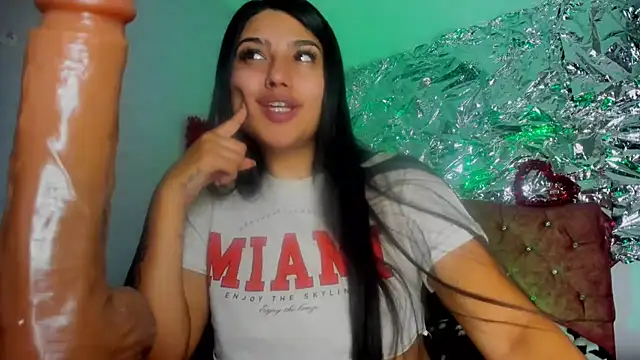 SarahStones online show from March 26, 5:04 pm