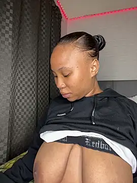 DrippinCaramelCutie online show from March 23, 9:43 pm