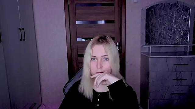 Kristy-Max online show from April 22, 8:17 pm