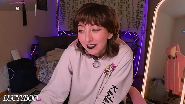 lovelylucyy online show from July 17, 12:26 am