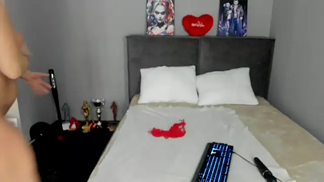 MuscleXXXBarbie online show from April 13, 8:15 am