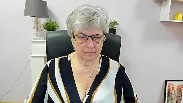 IrisDream online show from July 10, 6:25 am