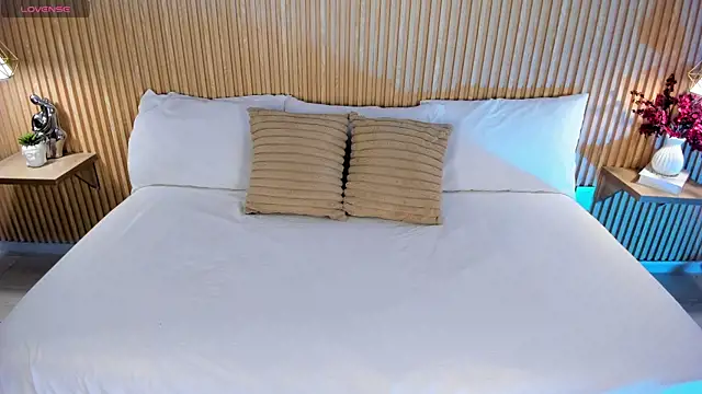 ArticaBelle online show from March 26, 4:14 am