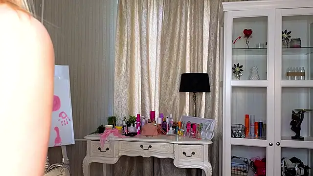 AnneFoxy online show from April 1, 7:20 am