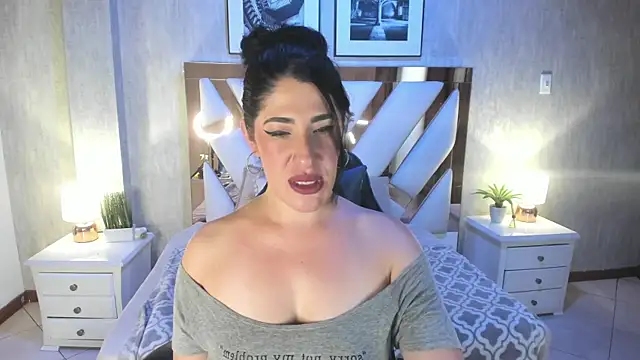 Vero wayne online show from July 7, 1:25 pm
