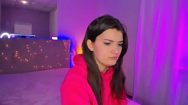 Laura Leee online show from April 11, 7:45 am