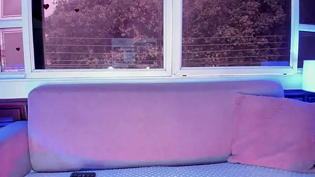 LottiCarter online show from April 11, 7:50 pm