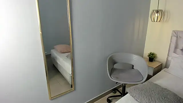 escarleth   online show from March 16, 11:58 am