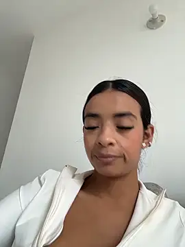 Laura fernandezII online show from April 16, 8:41 pm