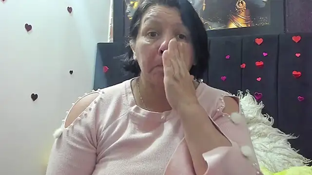 Evaaross 2345 online show from April 11, 1:15 pm