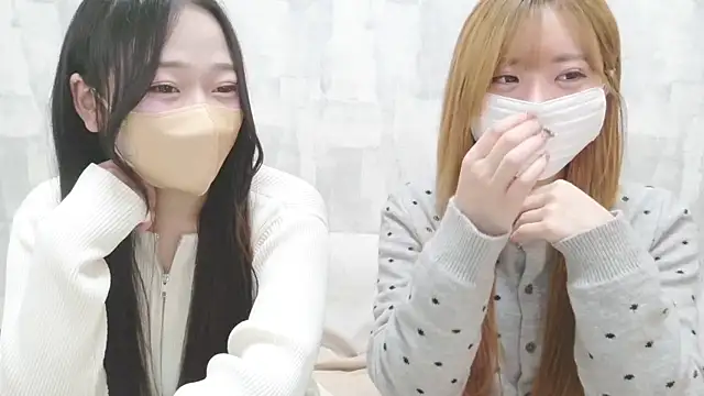 LOVE MOMO LOVE online show from March 18, 12:10 pm